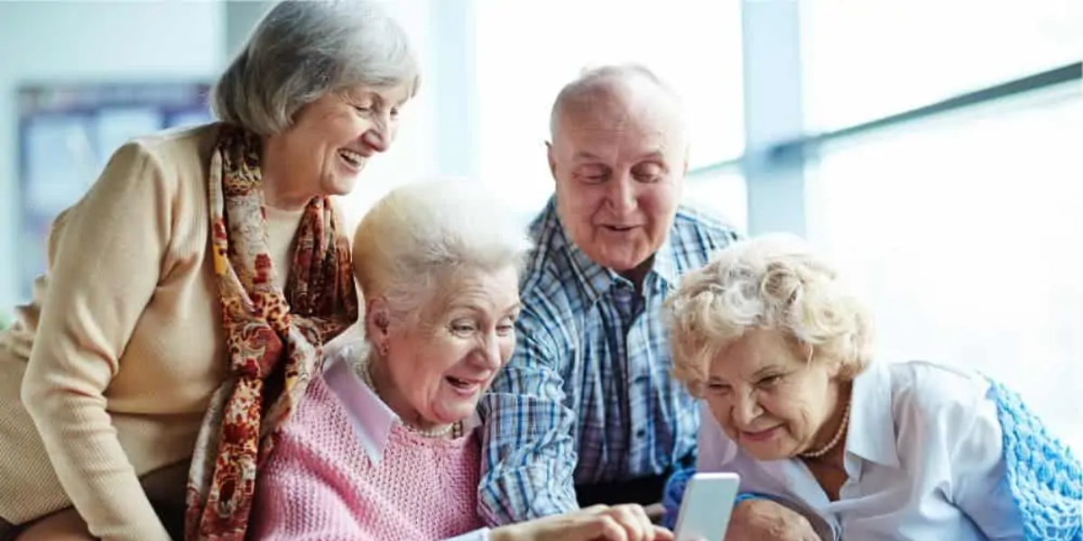 Fortaleciendo Lazos Familiares: Una Guía para Mantener Conexiones Significativas desde el Geriátrico - Residencia Geriátrica Señor de Nazareno